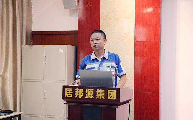 章丘豐源機(jī)械有限公司潘榮?？偨?jīng)理作最后會(huì)議總結(jié)致詞。